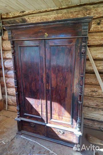 Шкаф старинный