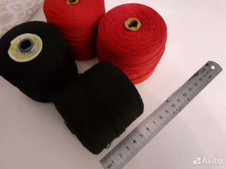 Нитки в бобинах