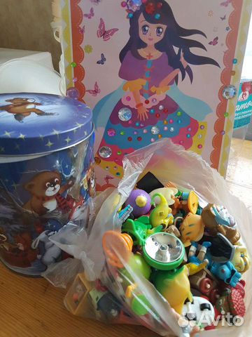 Игрушки из киндеров и воздушный змей