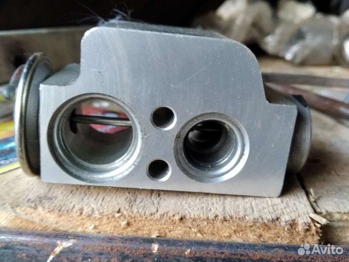 Клапан Volkswagen Touareg 2007 7L0820679D