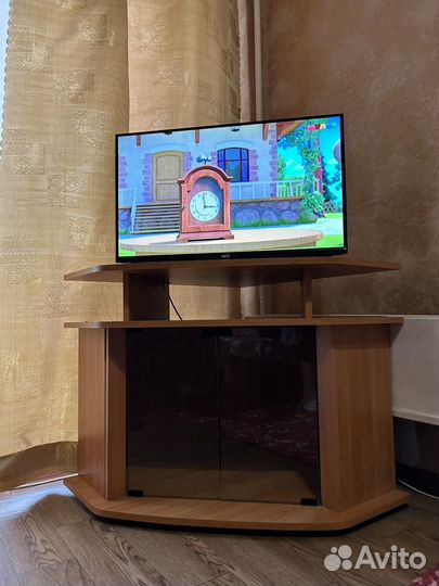 Тумба под телевизор угловая