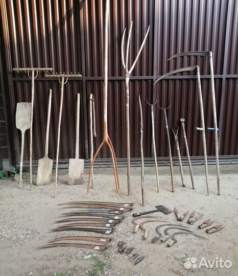 Старинная хлебная лопата, грабли, вилы для сена