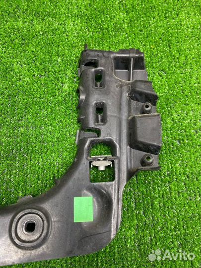 Кронштейн заднего бампера правый Audi A3 8P BZB