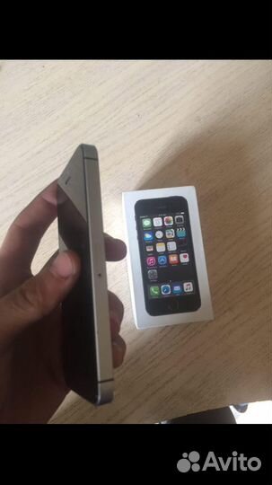iPhone SE, 32 ГБ
