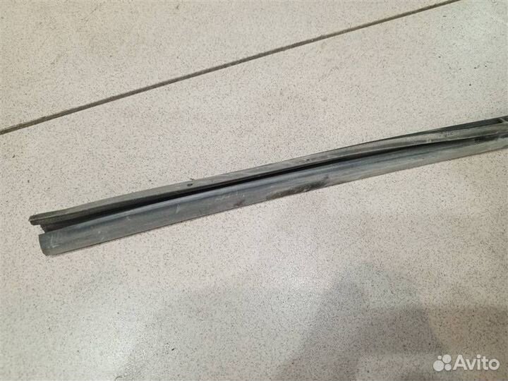 Уплотнитель стекла двери задней правой Chevrolet