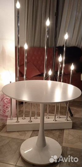 Стол для выноса торта на свадьбе