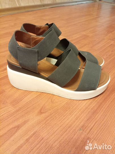 Сандалии женские