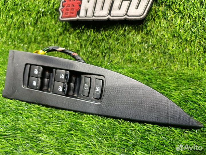 Блок упр. стеклоподьемниками передний левый