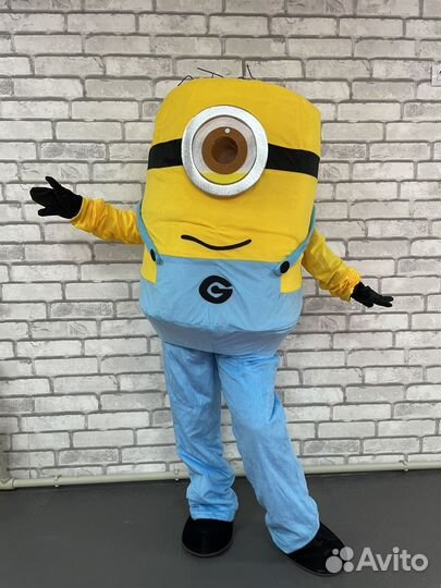 Поздравление от Чебурашки и других ростовых кукол