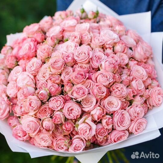 Букет из пионовидных кустовых роз. Цветы доставка