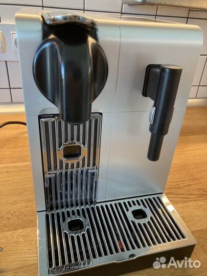 Кофемашина капсульная DeLonghi Nespresso