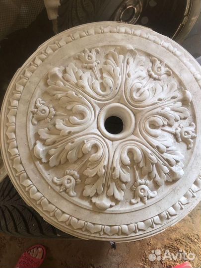 Гипсовые капители и изделия для интерьера