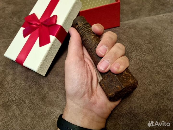 Большой и толстый ложить болт