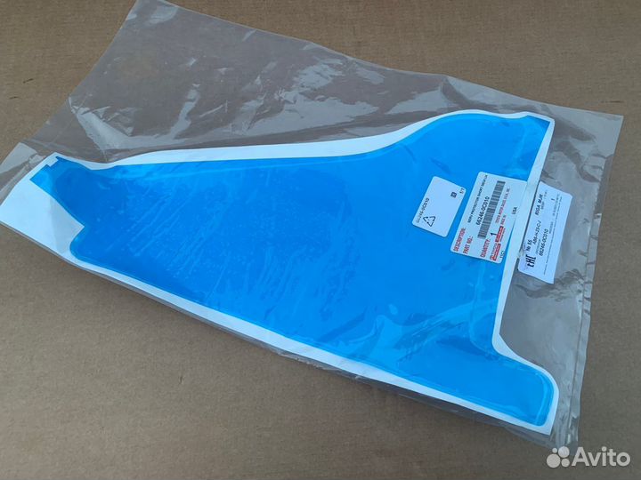 Защитная наклейка заднего крыла левая Tundra