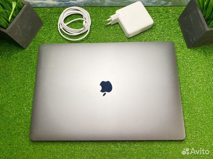 MacBook Pro 16 2020 i7 16gb 512gb/265-циклов