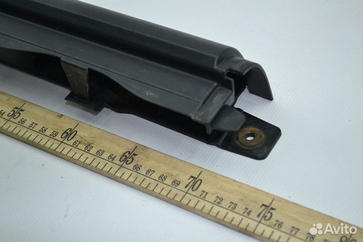 Пластиковая накладка под лобовым стеклом средняя ч