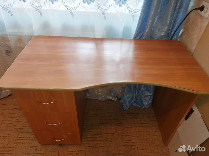 Письменный стол