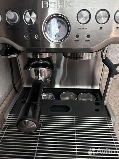 Кофемашина bork c 801