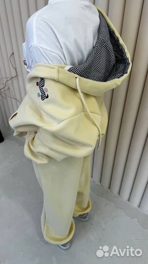 Спортивный костюм женский