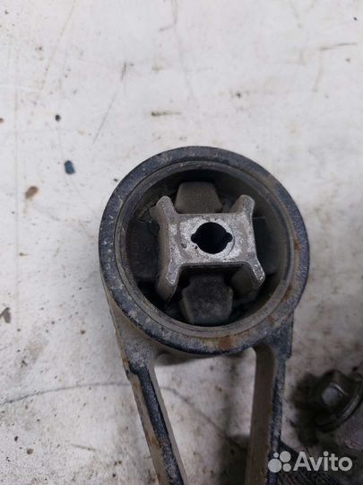 Подушка двигателя Peugeot 407 Пежо 407