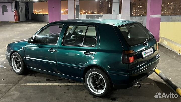 Volkswagen Golf 1.6 МТ, 1997, 270 000 км