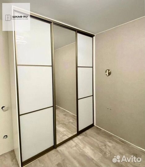 Встроенный распашной шкаф