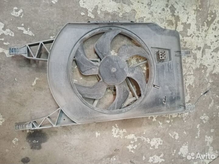 Вентилятор радиатора на Рено Лагуна 2006 год