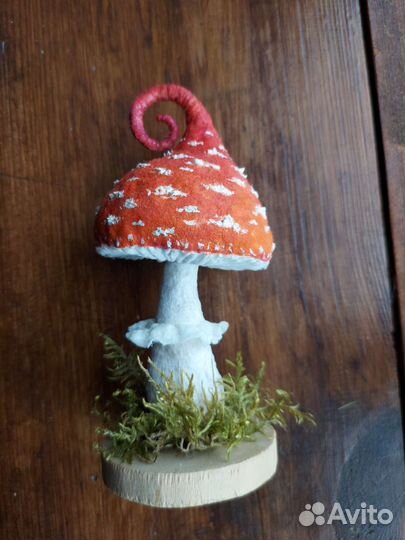 Мухомор на подставке
