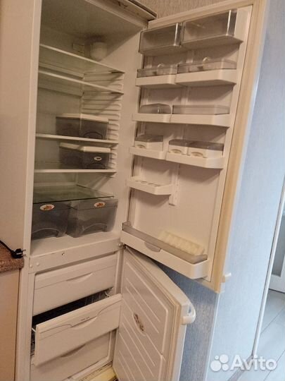 Холодильник двухкамерный хорошее состояние