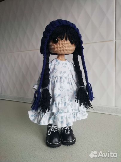 Вязаная кукла ручной работы