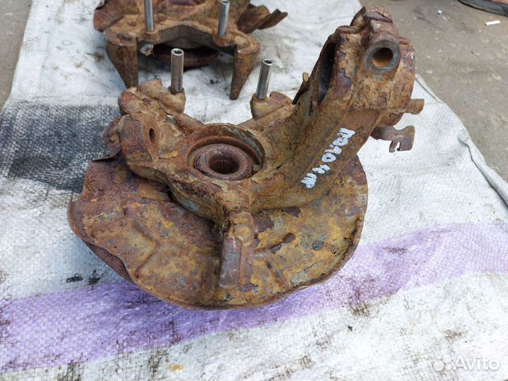 Поворотный кулак в сборе. Volkswagen Polo 4.2008г