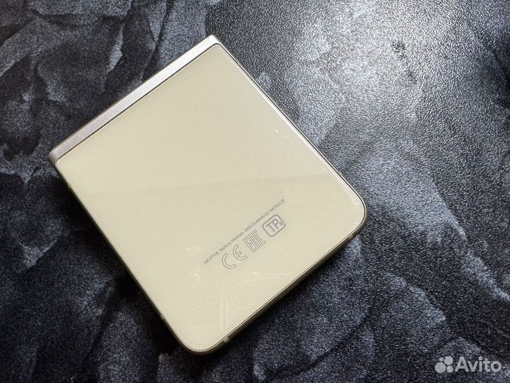 Samsung Galaxy Z Flip3 5G, 8/256 ГБ