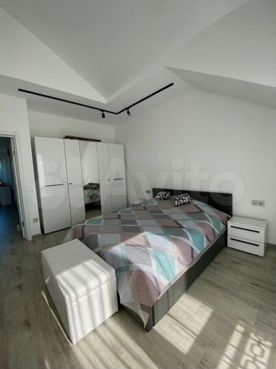 2-к. квартира, 55 м², 3/3 эт.