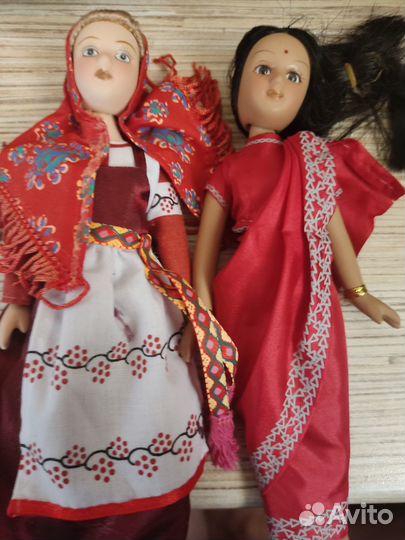 Фарфоровые куклы в народных костюмах