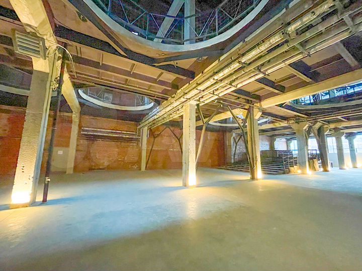 Аренда торгового помещения 1933 кв.метров, 1 этаж