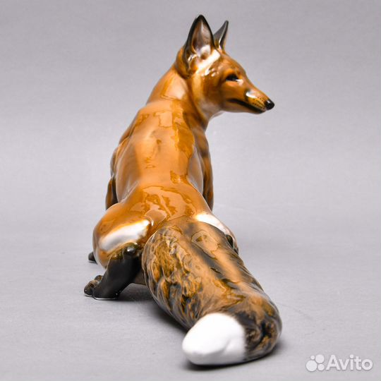 Фарфоровая статуэтка