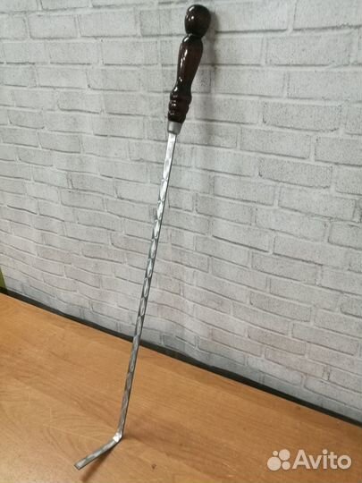 Кочерга с деревянной ручкой для мангала