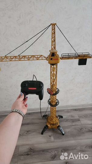 Подъемный кран игрушка