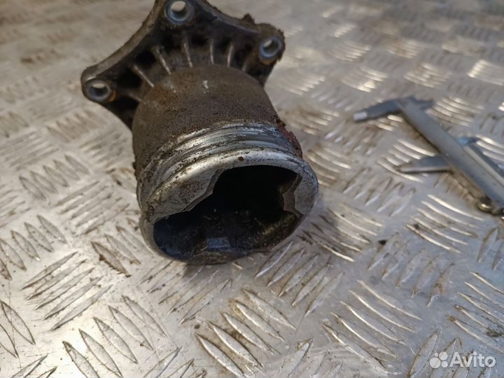 Стакан МКПП Сааб 9000