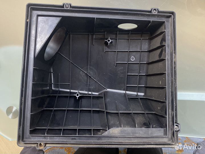 Корпус воздушного фильтра Audi A8