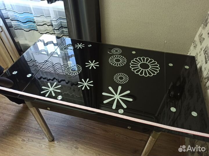 Кухонный стол стеклянный раздвижной