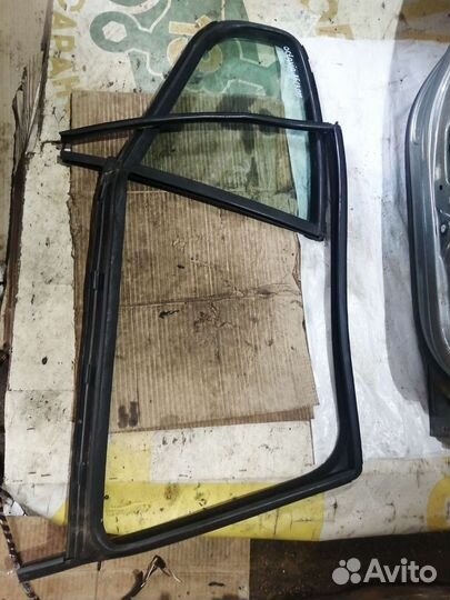 Форточка задней двери Skoda Octavia A5