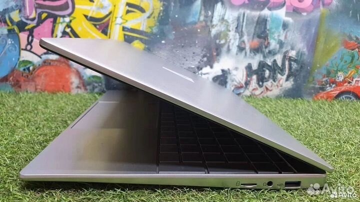 Новый в пленках ноутбук Core i7-7500/16/256