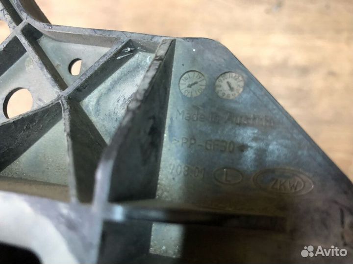 Крепление фары левое audi Q3 8U