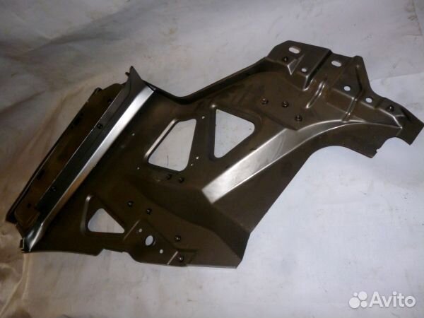 Брызговик двигателя левый в сборе старого образца