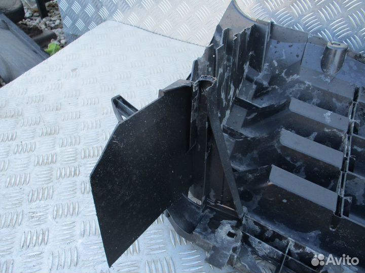 Решётка радиатора Volkswagen Crafter 2011г