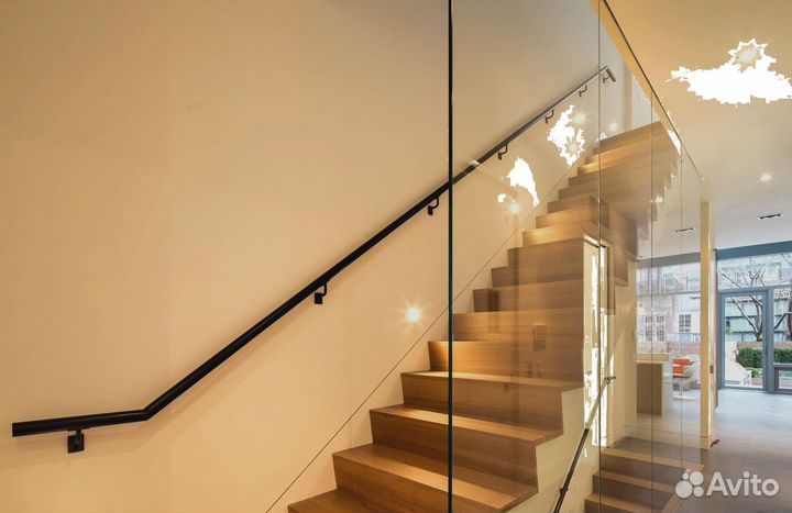 Стеклянное ограждение лестницы