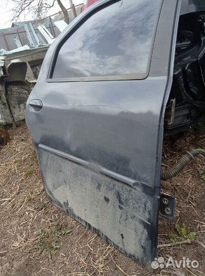 Правая задняя дверь рено логан 1
