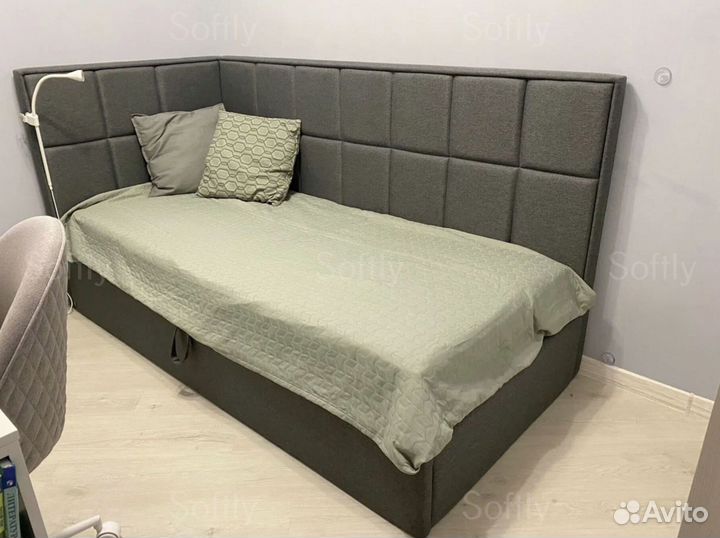 Детская кровать с мягкой спинкой