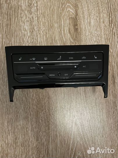 Сегсорный блок климата Volkswagen Tiguan